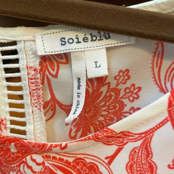 Orange and white Soie’blu top with a peekaboo back - Picture 5 of 6